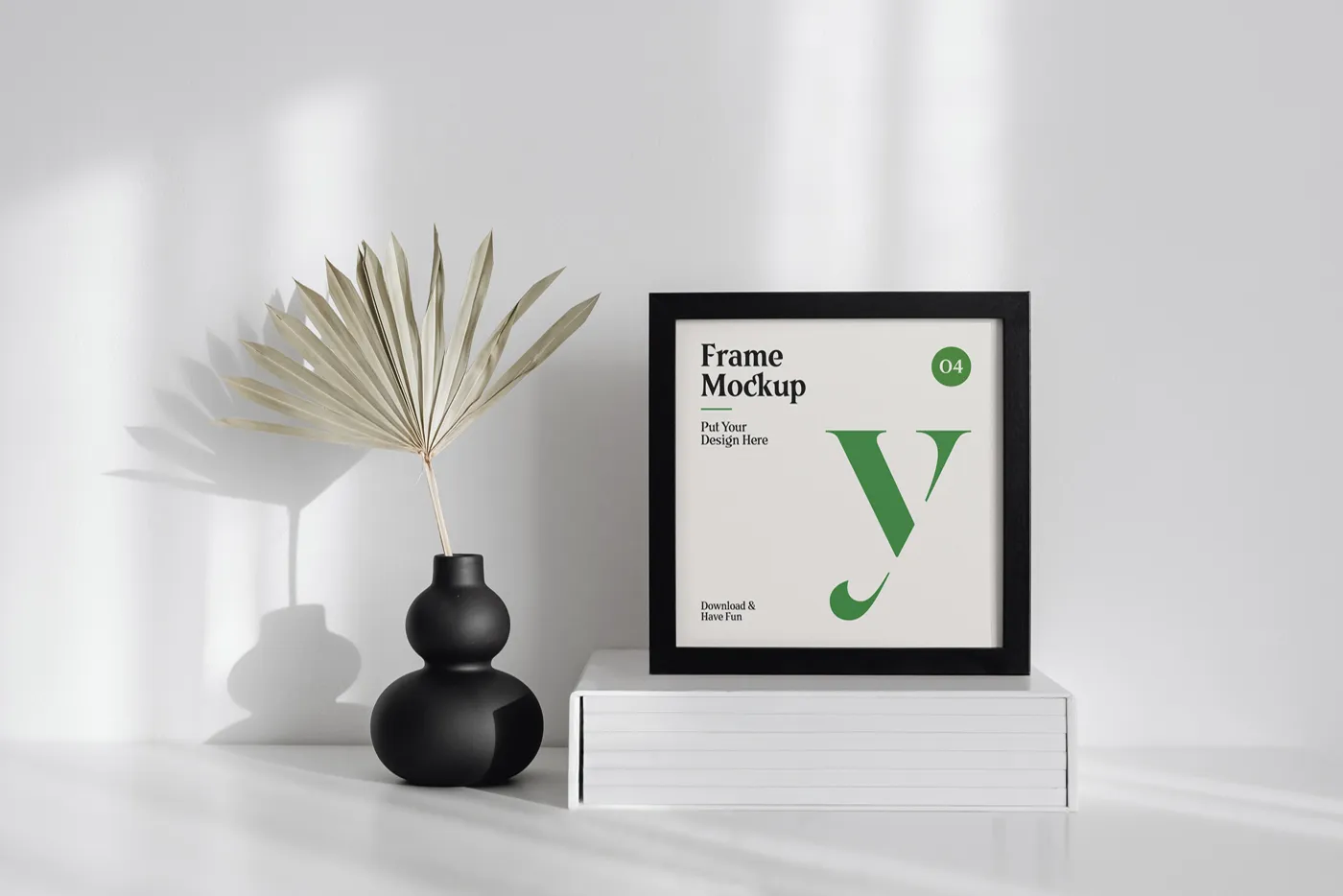 Masa üzerinde kare çerçeve - mr.mockup | 