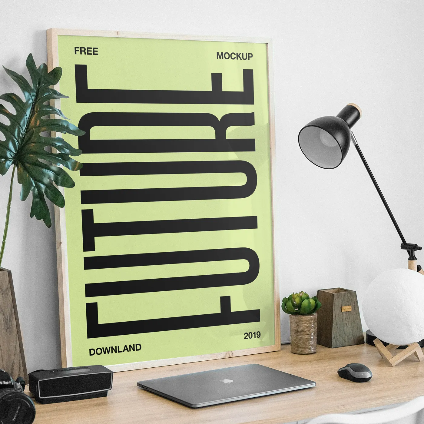 Masa mockup üzerinde resim çerçevesi - mr.mockup | 