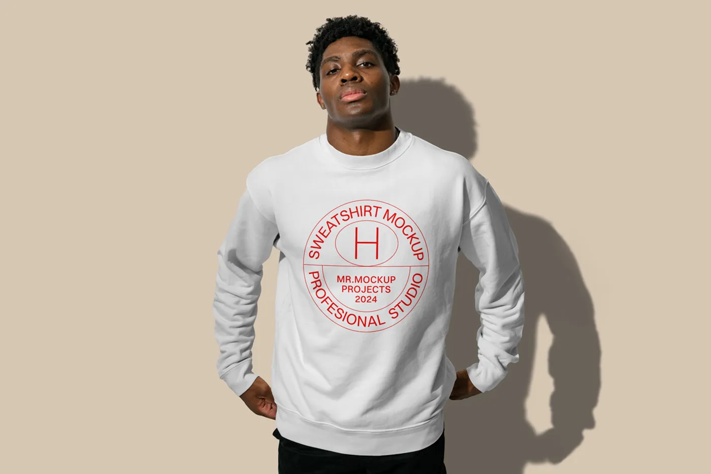 Erkeklerde Ücretsiz Sweatshirt Mockup - Mr.Mockup