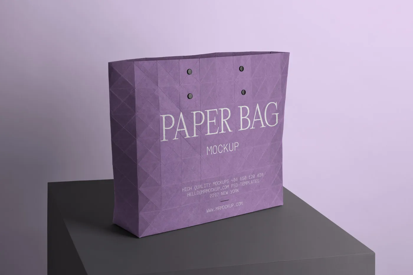 Kutu Mockup üzerinde ücretsiz büyük kağıt alışveriş çantası - Mr.Mockup