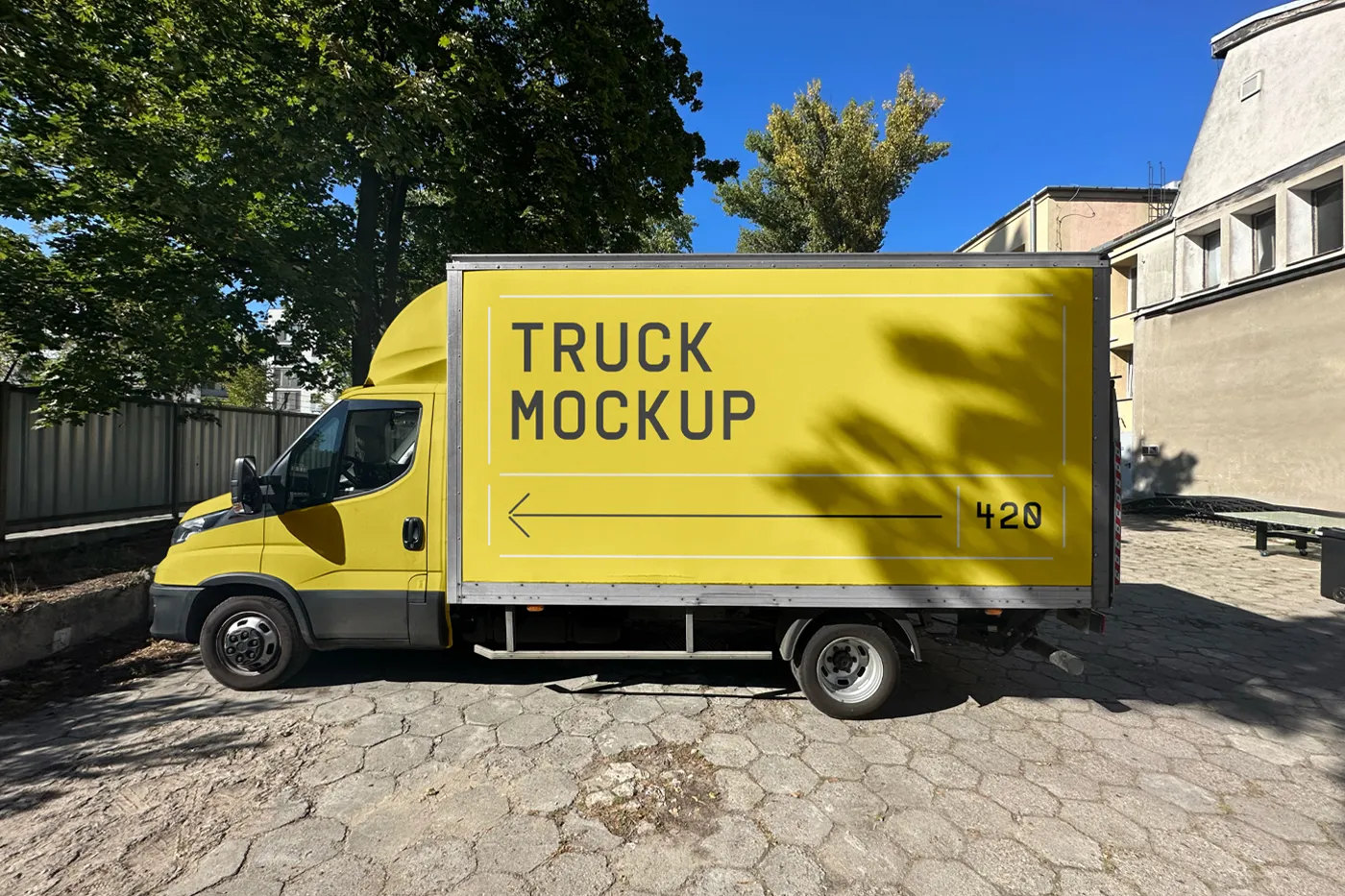 Ücretsiz Kutu Kamyon Mockup - Mr.Mockup