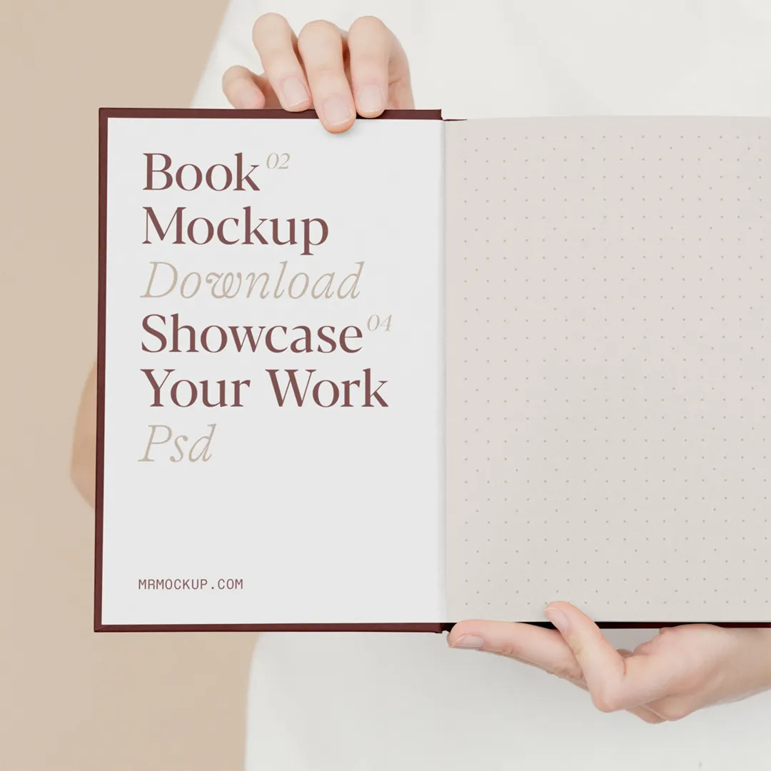 Man Mockup tarafından ücretsiz açık kitap tutma - Mr.Mockup