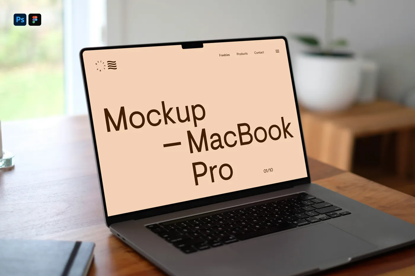 Ahşap Masa Mockup'ta Ücretsiz MacBook Pro - Mr.Mockup