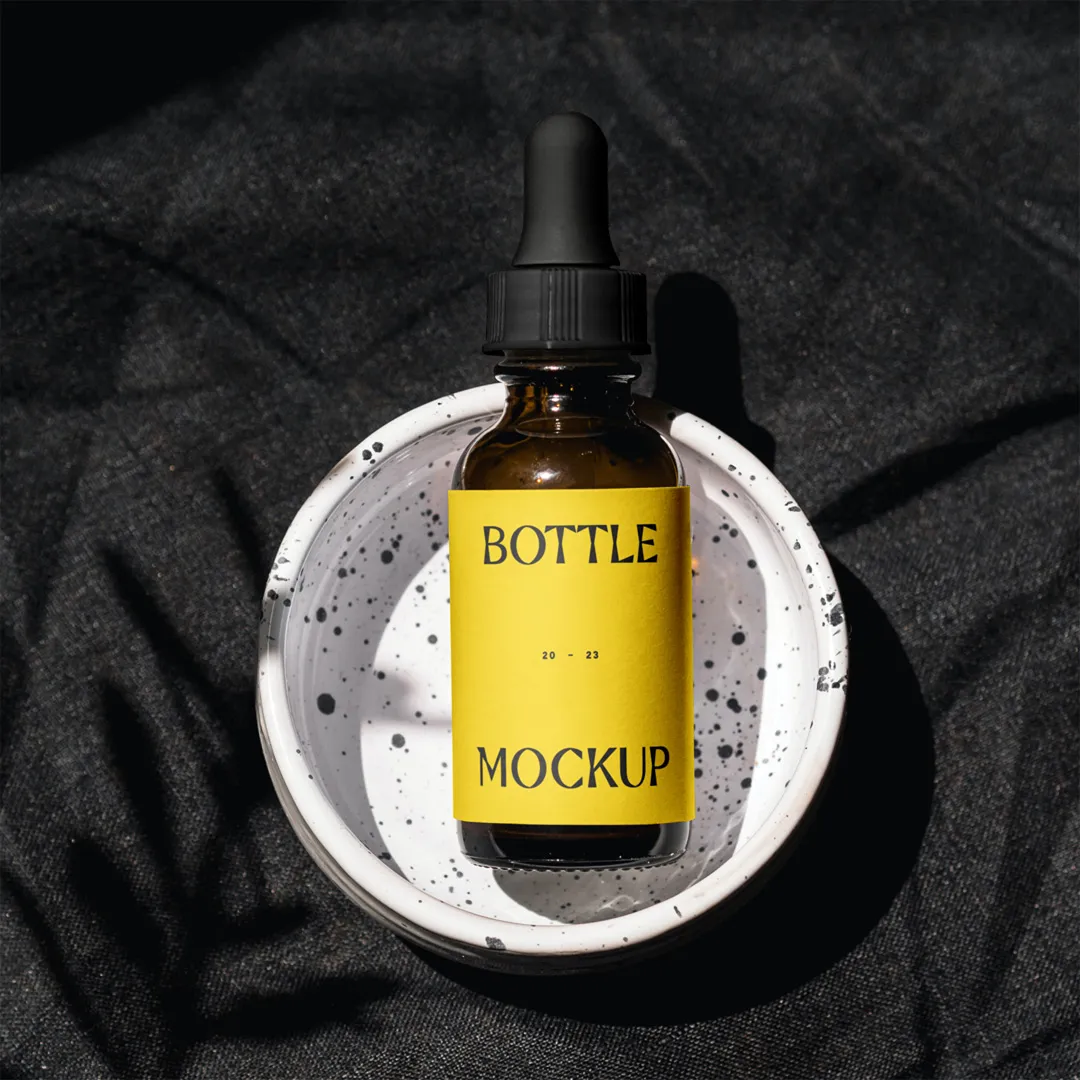 Etiketli Mockup ile Ücretsiz Kozmetik Şişe - Mr.Mockup