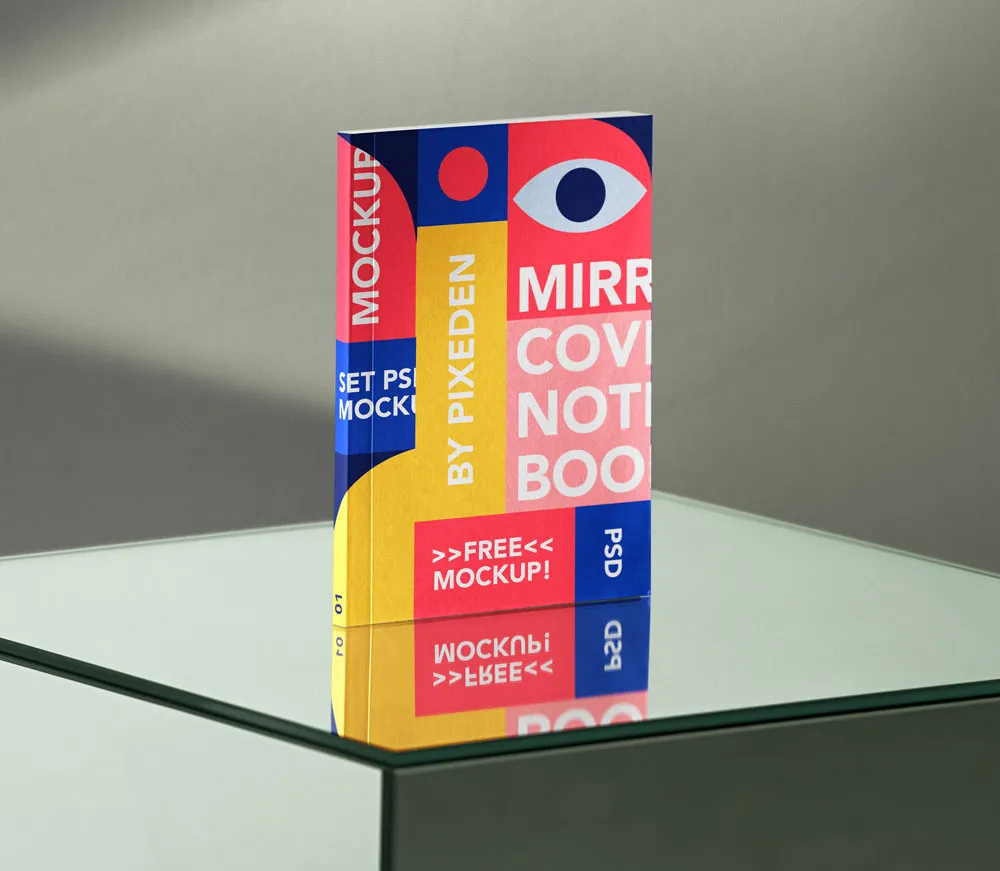 Ücretsiz Ayna Sahnesi Defter Mockup | 