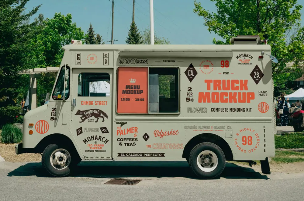 ÜCRETSİZ Front View Food Truck Mockup | 