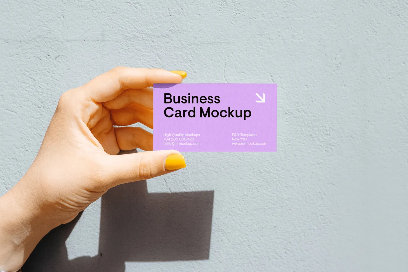 Kadınlarda Kartvizit El Maketi - Mr.Mockup