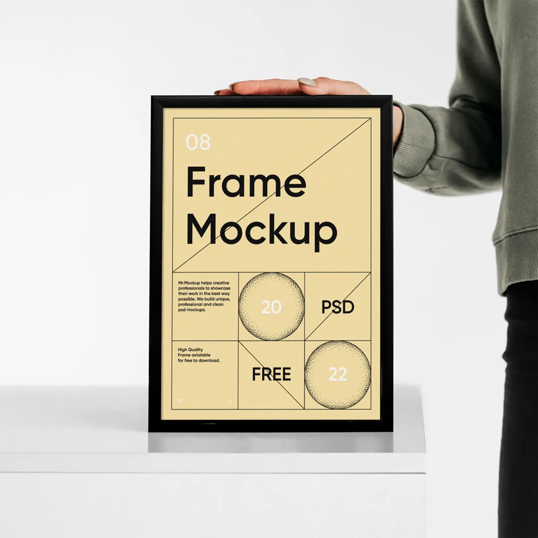 Çerçeve tutan kadınlar PSD Mockup - Mr.Mockup