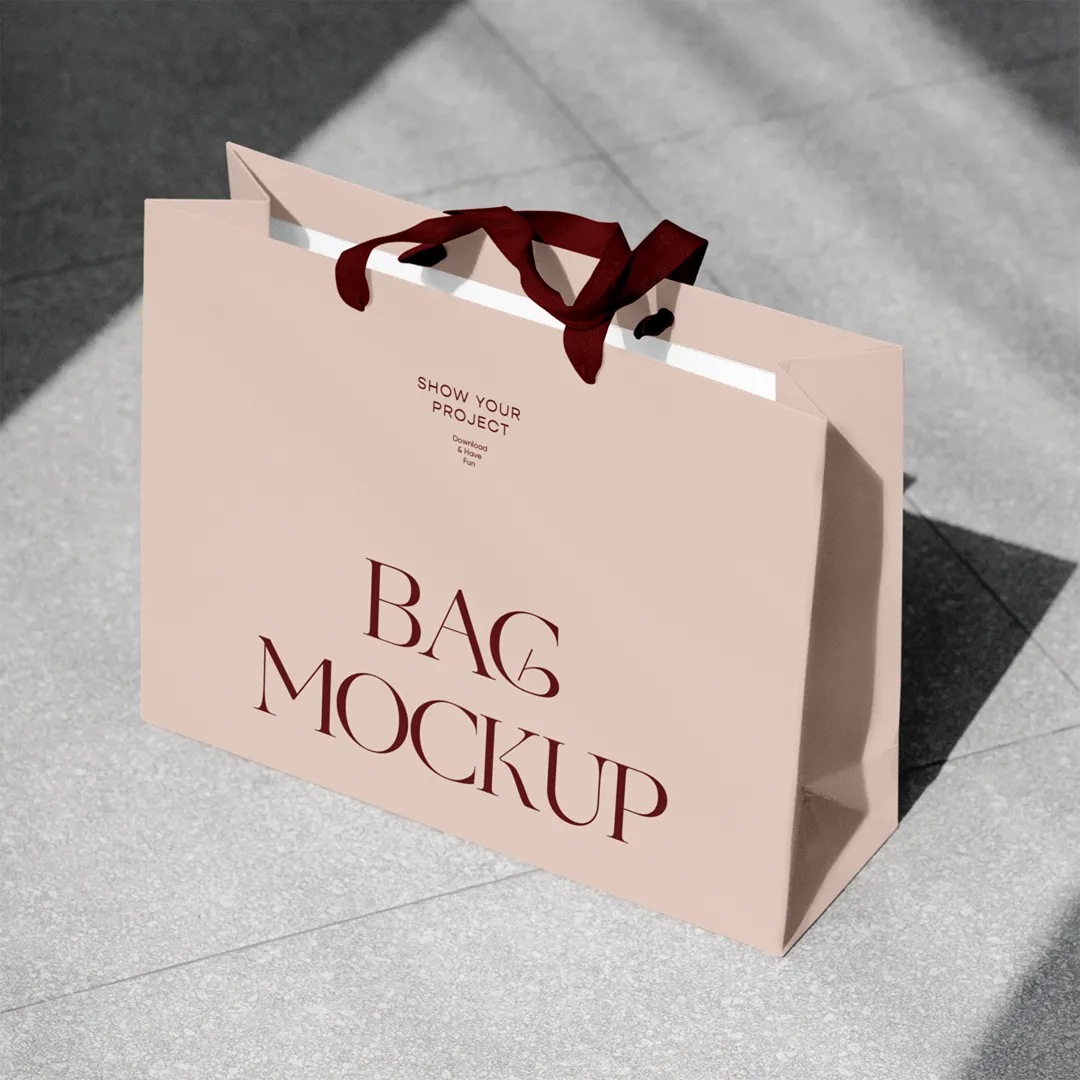 Street Mockup'ta Alışveriş Çantası - Mr.Mockup
