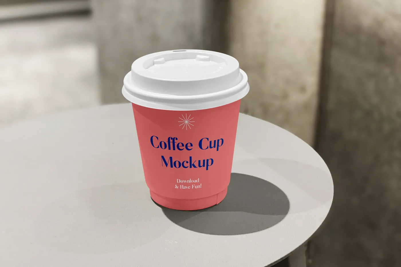 Masa Mockup üzerinde küçük kahve fincanı - Mr.Mockup | 